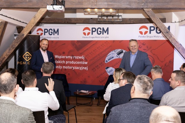 Ponad 40 właścicieli i prezesów firm zrzeszonych w Polskiej Grupie Motoryzacyjnej wzięło udział w II edycji Klubu PGM. Uczestnicy dyskutowali o perspektywach polskiego biznesu w obliczu zmian gospodarczych i globalnych konfliktów.