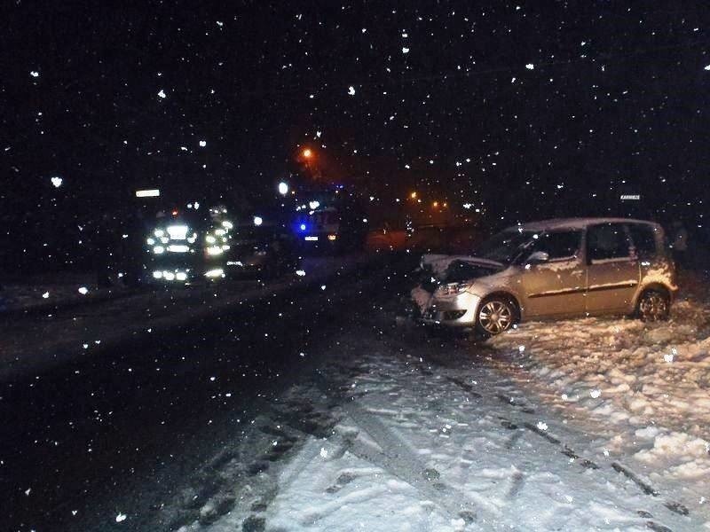 Ptaszkowa. Dwa volkswageny rozbite. Ranny w szpitalu [ZDJĘCIA]