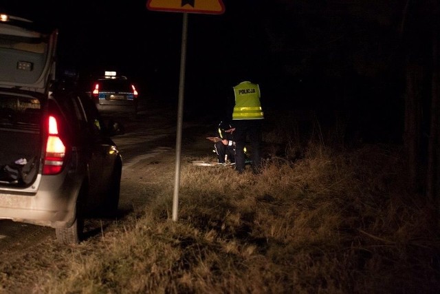 W wyniku zderzenia rowerzysta poniósł śmierć na miejscu.