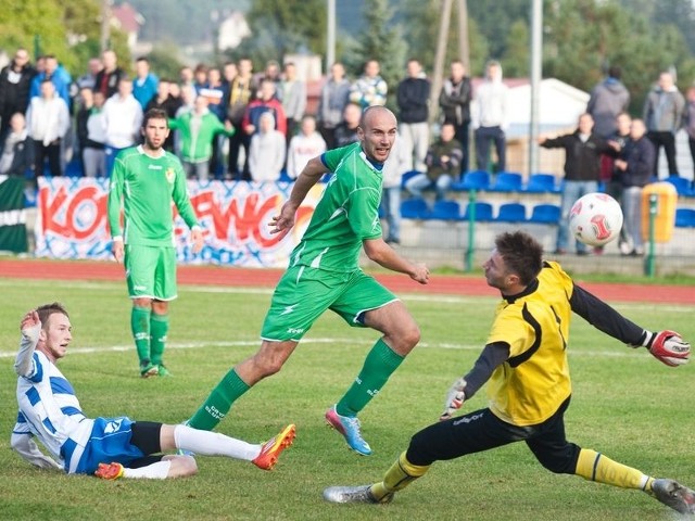 Łukasz Stasiak (w środku) zdobył dwa gole dla Gryfa.