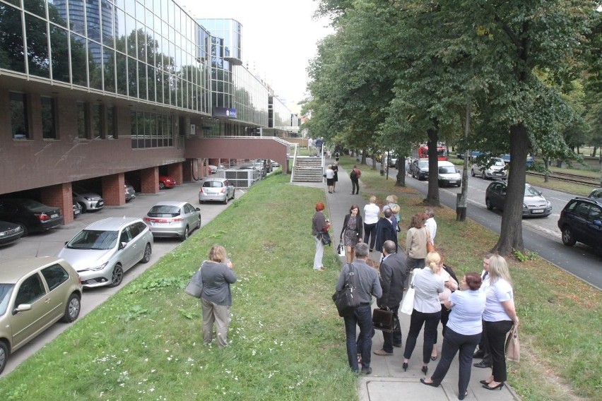 Ewakuacja banku we Wrocławiu. Podejrzany pakunek