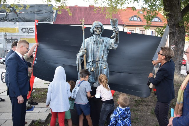 Dni Częstochowy. Na początek odsłonięcie pomnika Częstocha na Starym Rynku. Wręczono też nagrody prezydenta miastaZobacz kolejne zdjęcia. Przesuwaj zdjęcia w prawo - naciśnij strzałkę lub przycisk NASTĘPNE