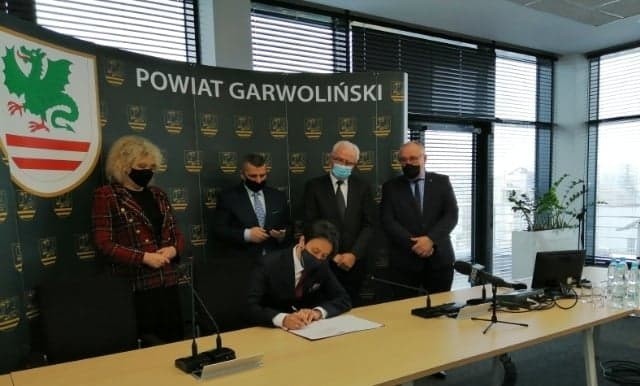 Rusza projektowanie mostu na Wiśle koło Kozienic. Przedstawiciele samorządów podpisali umowę w tej sprawie