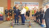 Ostrołęka. UKS Atleta w mistrzostwach Mazowsza w podnoszeniu ciężarów. Udany debiut 13-letniej Oliwii