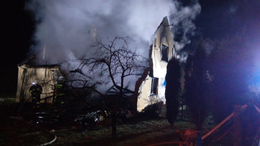 W tragicznym pożarze domu w Nędzy zginął mężczyzna.