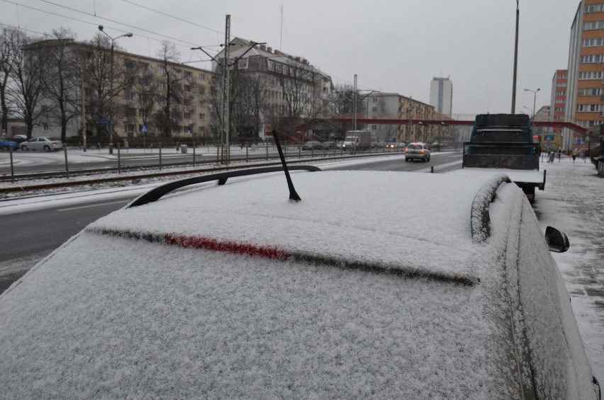 Wrocław sparaliżowany. Ślisko na ulicach. Kierowcy utknęli w ogromnych korkach (ZDJĘCIA)