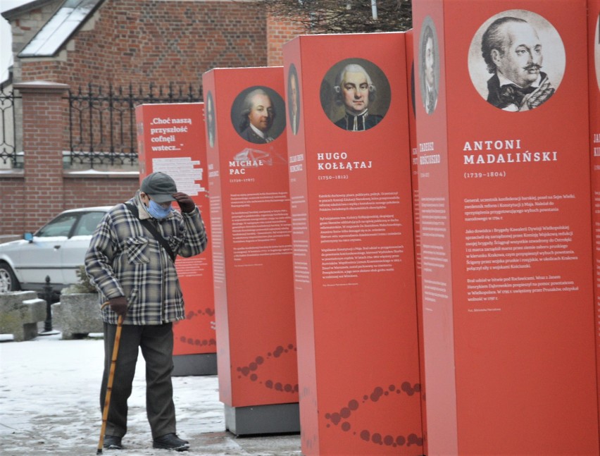 Wystawa na Rynku w Proszowicach będzie dostępna do końca...