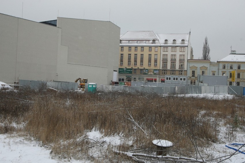 Tuż obok teatru muzycznego Capitol, na terenie Leszka...