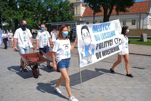 Protest środowisk medycznych w Warszawie.