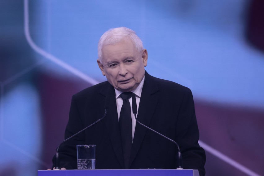 Prezes Jarosław Kaczyński na konwencji Prawa i Sprawiedliwości. Zapowiedział waloryzację 500 plus do 800 zł