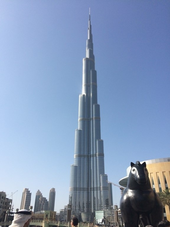 Budowę Burj Khalifa (829 metrów) rozpoczęto w marciu 2004...