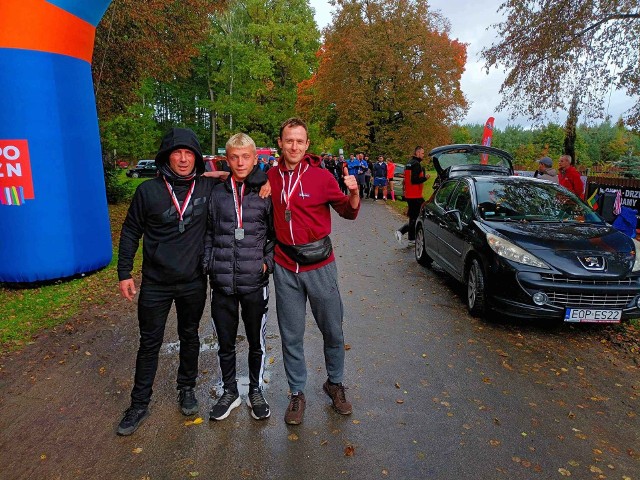 W zmaganiach w Opocznie wzięło udział trzech biegaczy z Przysuchy, od lewej: Paweł Cisak, Bartosz Cisak i Dawid Kowalczyk.
