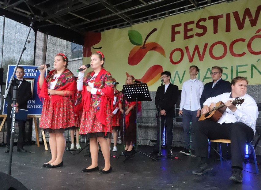 Festiwal Owoców w Jasieńcu. Gwiazdą Don Vasyl, król cygańskiej pieśni (DUŻO ZDJĘĆ)