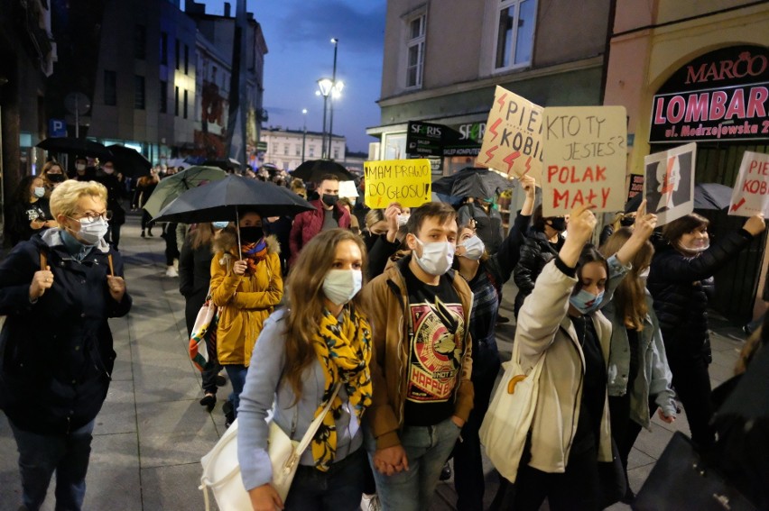 Protest kobiet w Katowicach. Było gorąco. Doszło do...