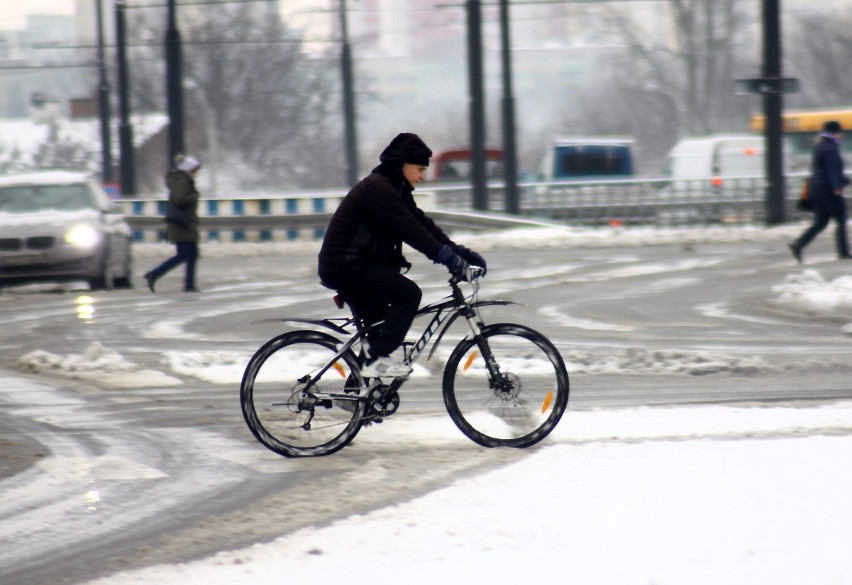 Zima w Lublinie. Utrudnienia i kolizje na drogach
