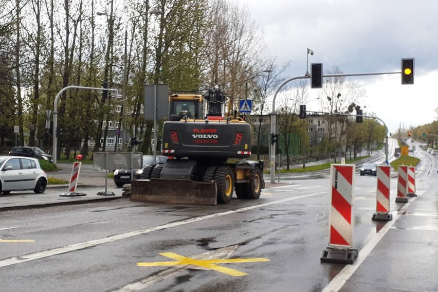 Zaczyna się rozbudowa ul. Warszawskiej. Na wjeździe do...