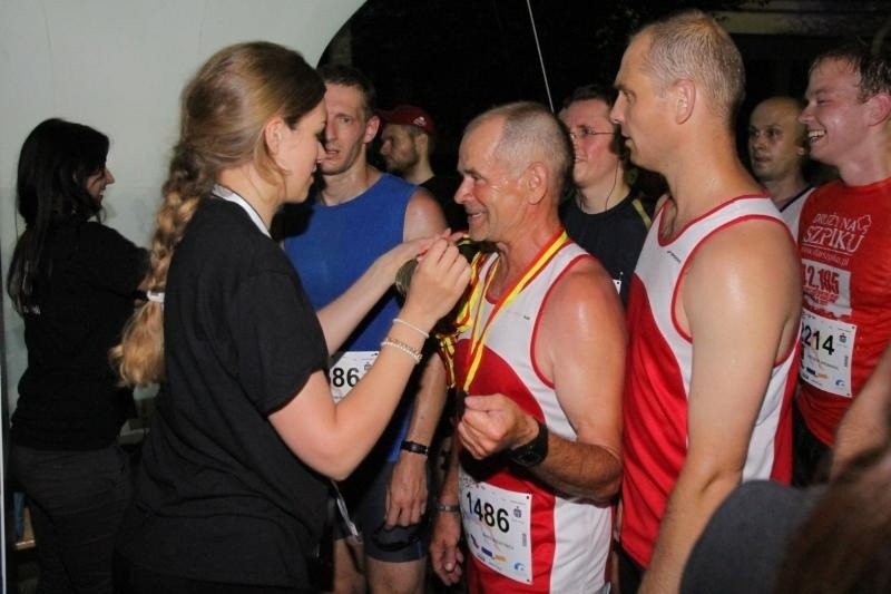 Nocny Wrocław Półmaraton 2013 odwołany! Tłum spontanicznie ruszył ulicami! A Dutkiewicz przeprasza