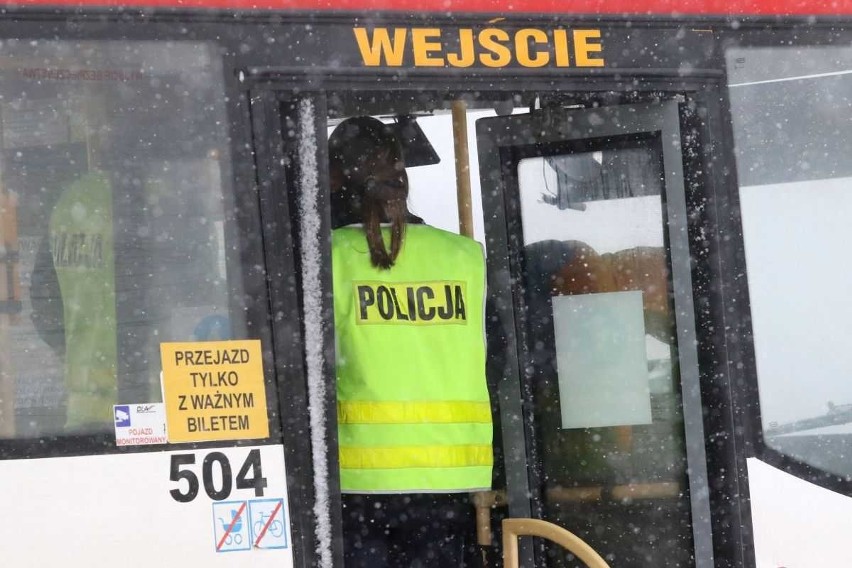 Kierowca miejskiego autobusu pijany w sztok. Zderzył się ze strażakami