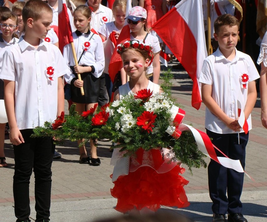 Oświęcim. Obchody święta Konstytucji 3 Maja. W biało-czerwonym marszu szli duzi i mali [ZDJĘCIA]