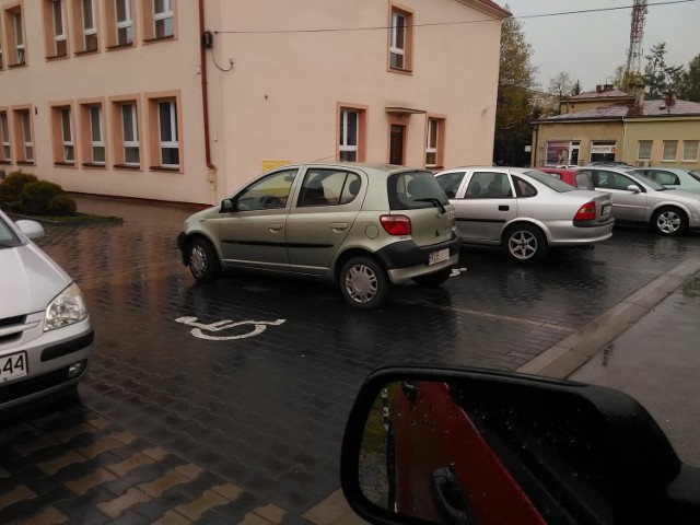 Leżajsk, parking przy SP 2.