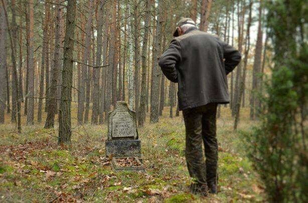 Zapomniane cmentarze w lasach Kujaw i Pomorza. Dbają o nie leśnicy