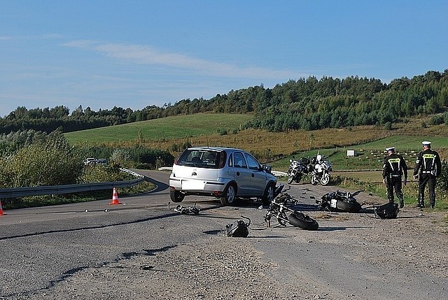 Groźny wypadek z udziałem motocyklisty w Nienadowej [ZDJĘCIA]