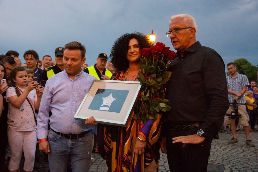 Święto Solan 2018. Kayah wystąpiła w Nowej Soli, a najpierw odsłoniła swoją gwiazdę w Nowosolskiej Alei Gwiazd. Nowe zdjęcia