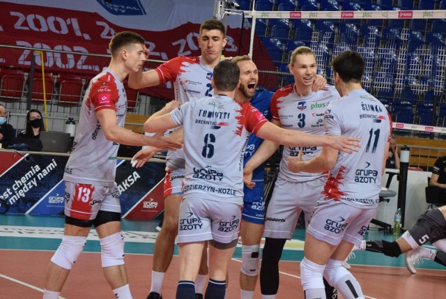 Grupa Azoty ZAKSA Kędzierzyn-Koźle odniosła 21. ligowe zwycięstwo w sezonie. Po raz 11. wygrała w stosunku 3:0.
