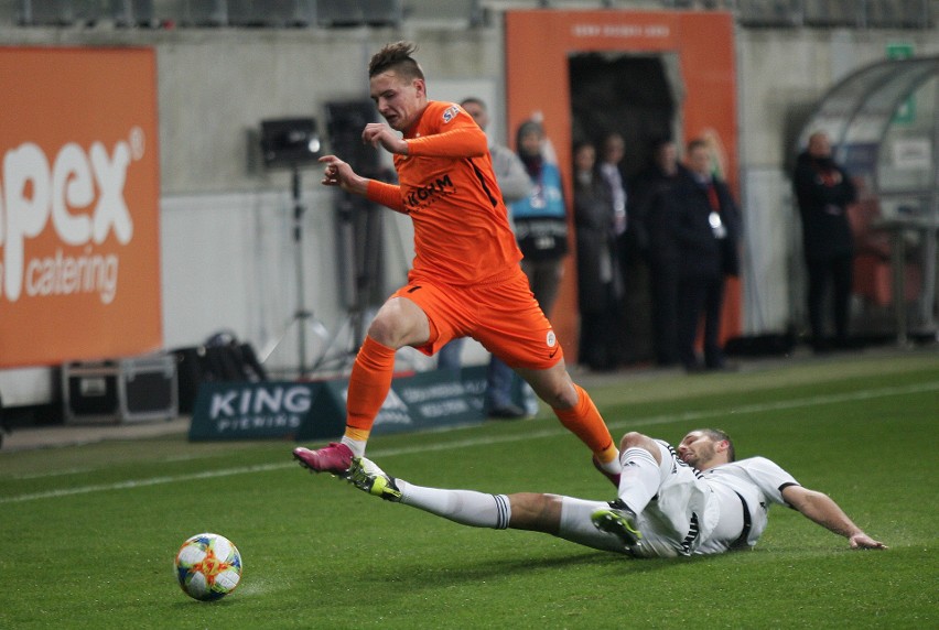 KGHM Zagłębie Lubin - Legia Warszawa 2:1. Zagłębie Lubin zatrzymało zwycięski marsz Legii Warszawa (wynik, skrót, bramki, relacja)