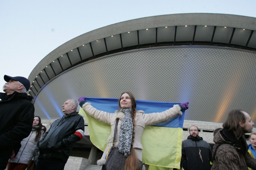 Studenci z Ukrainy w akcji Solidarni z Ukrainą w Katowicach