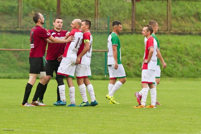 Cosmos Nowotaniec – Bukowianka Bukowsko 3:0 (0:0)Bramki: Gorzkowski 47, Spaliński 63, Laskowski 74.Mecz przerwany w 80. minucie z powodu 4 czerwonych kartek dla gości.