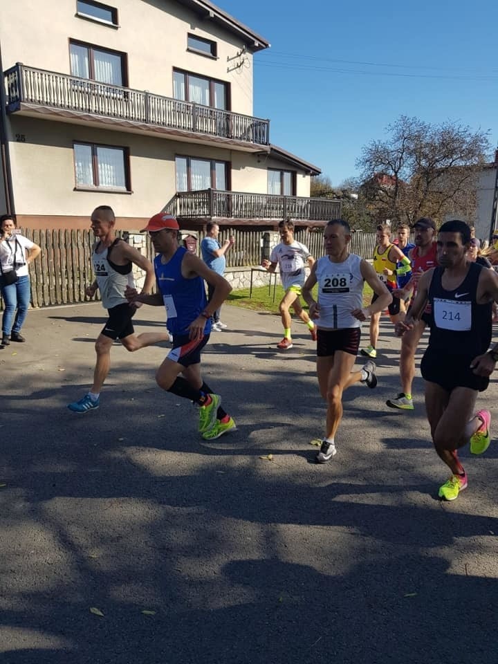 V Woźnicki Bieg Uliczny [WYNIKI, ZDJĘCIA] Prawie 200 biegaczy rywalizowało na dystansach 5 i 10 km