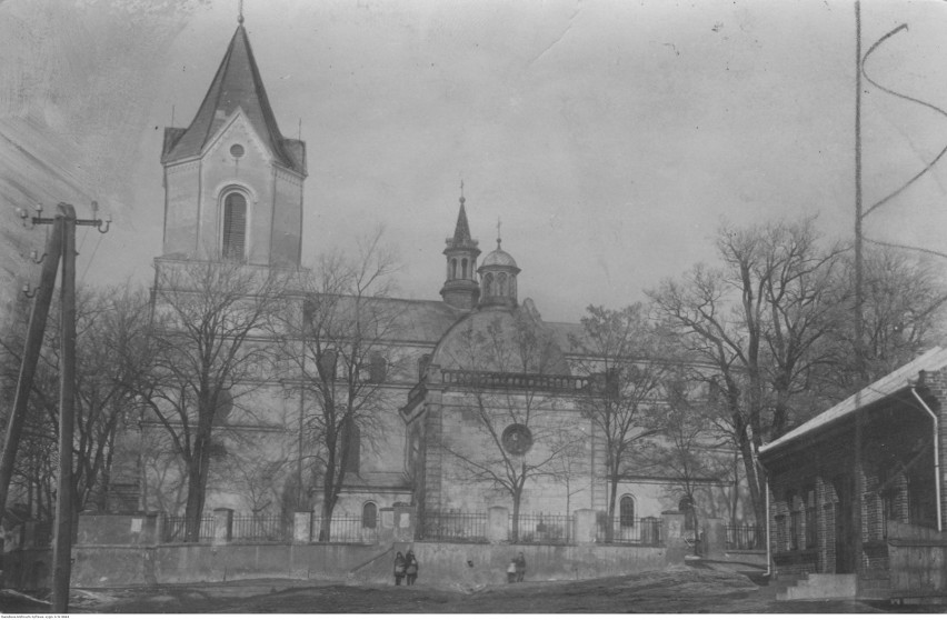 Lata 1918-1934, Pacanów. Kościół parafialny.