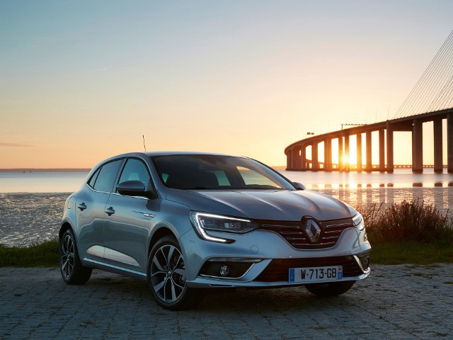 Wersja Life nowego Renault Megane będzie oferowana w cenie 59 900 zł. Zostanie ona wyposażona w silnik benzynowy 1.6 16V o mocy 114 KM, z 5-biegową skrzynią manualną / Fot. Renault