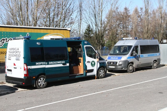 Policjanci drogówki i pracownicy ITD kontrolowali w piątek pojazdy ciężarowe