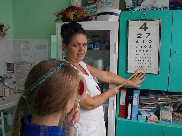 W gorzowskiej SP 10 za zdrowie dzieci odpowiada pielęgniarka Izabela Urbaniak. - Świetna! - mówią nauczyciele, a dzieci&#8230; nie boją się badań. Tak jak Jagoda Błaszczyk z trzeciej klasy.