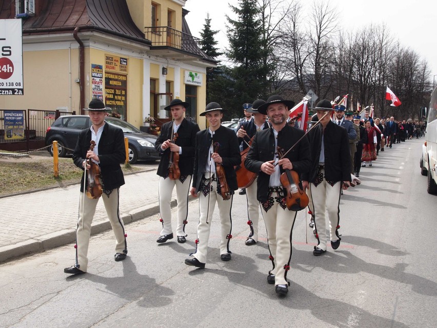 Zakopane. Młodzi górale uczcili oficerów pomordowanych na Wschodzie [ZDJĘCIA]