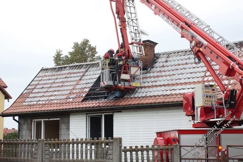 Pożar w Janowie koło Kozienic. Spaleniu uległ dach i strop...