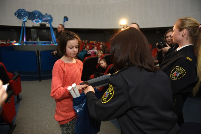 Bezpieczne FerieFinał akcji bezpieczne ferie podczas, którego nagrodzono autorów najlepszych prac plastycznych.