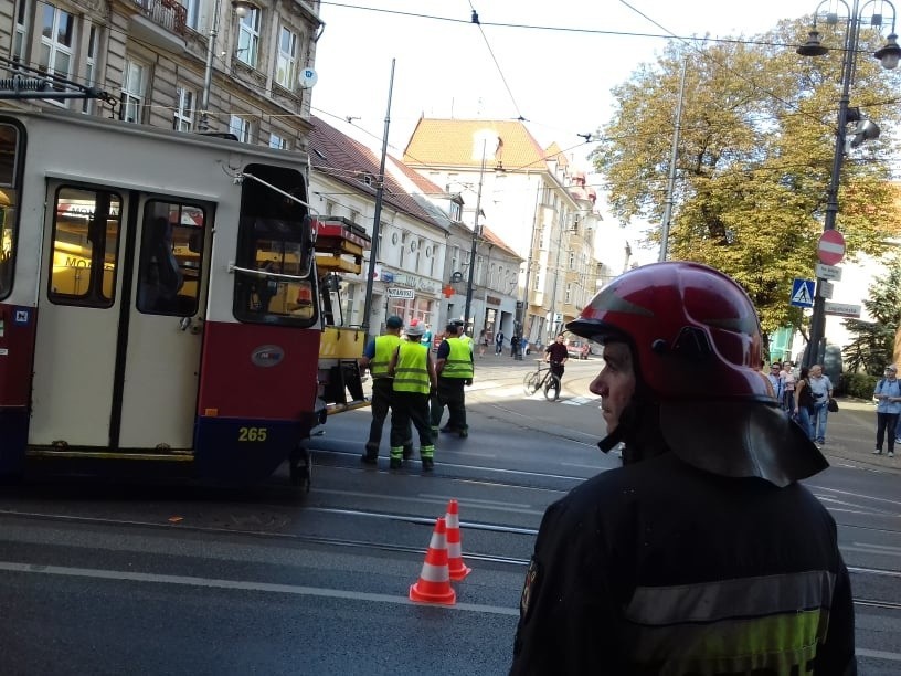 Zderzenie dwóch tramwajów w centrum Bydgoszczy. Ruch...