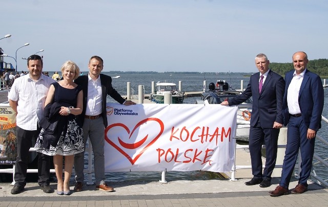 Od lewej - Wicestarosta Powiatu Kamieńskiego Waldemar Dubrawski (PO), Anna Stanaszek-Kaczor sekretarz gm. Kamień Pomorski, Stanisław Kuryłło burmistrz Kamienia Pomorskiego, Leszek Szefliński zastępca burmistrza.