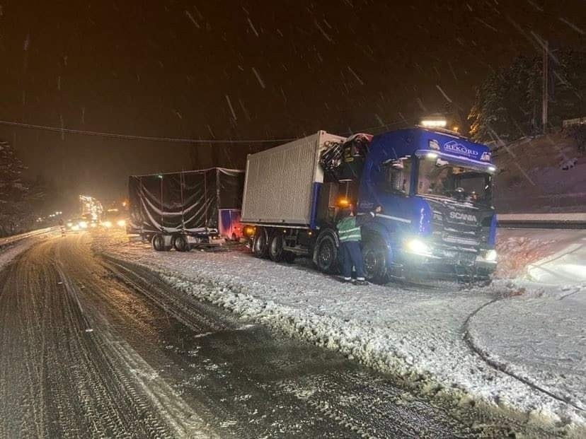 Tir spowodował ogromne utrudnienia w Gaju na zakopiance