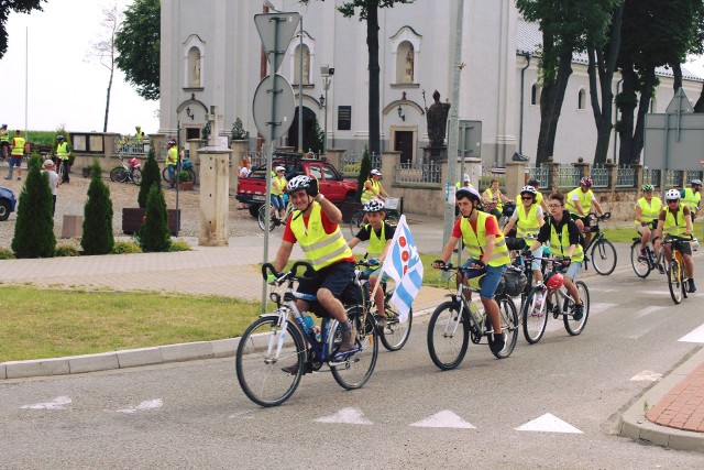 W środę 11 lipca pielgrzymi na rowerach na Jasną Górę wyruszyli po mszy w sanktuarium w Starej Błotnicy.