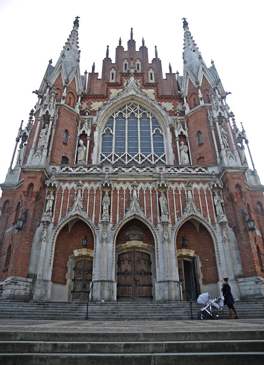 3. Jednym z wyższych krakowskich kościołów jest Kościół św....