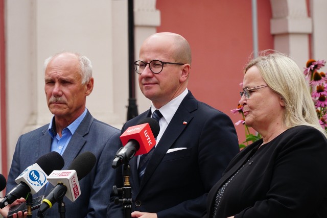 Poseł PiS Bartłomiej Wróblewski zorganizował w środę specjalną konferencję prasową, podczas której zarzucił władzom Poznania nadużycia, nepotyzm i niegospodarność.