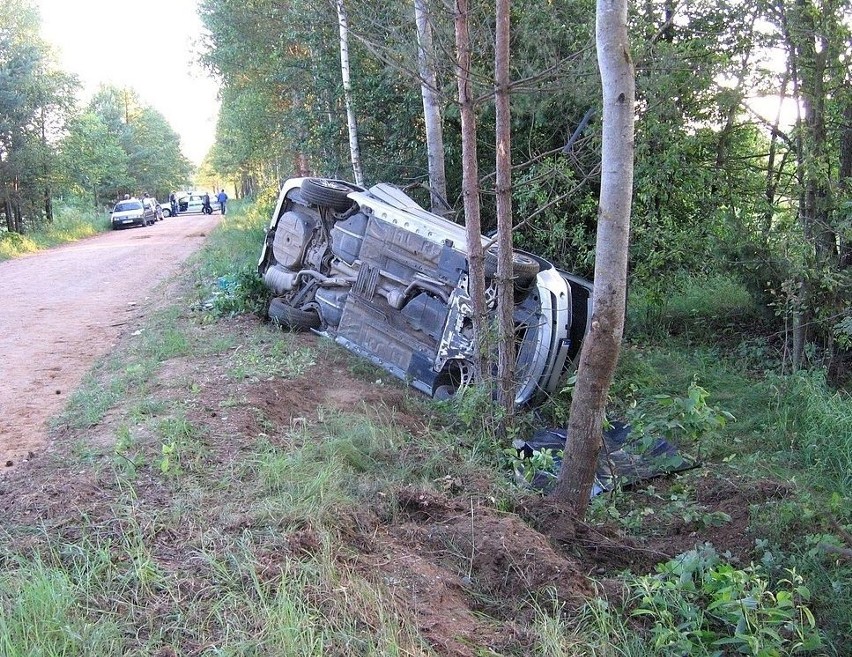 Wypadek BMW niedaleko Trześcianki