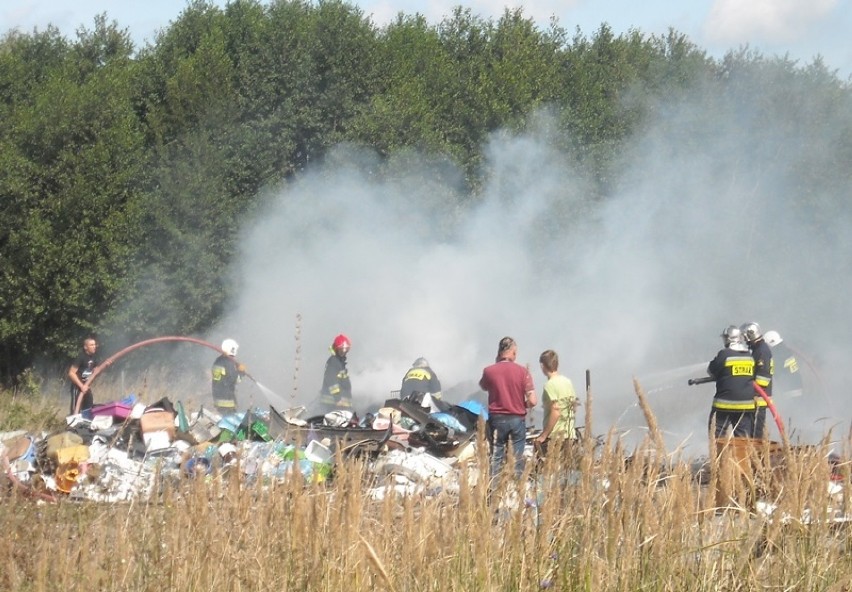 Pożar w Starym Bojanowie: Paliły się plastikowe śmieci