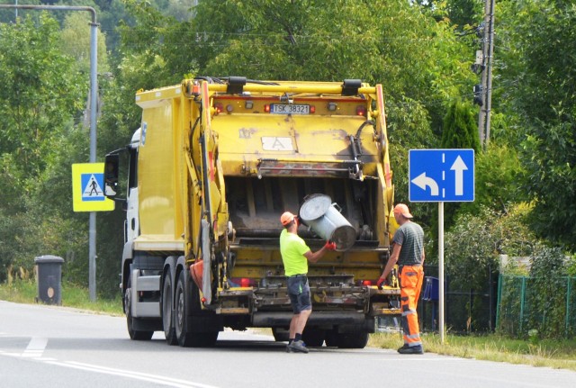 Od maja mieszkańcy gminy Bliżyn będą płacić mniej za odbiór śmieci z gospodarstw.