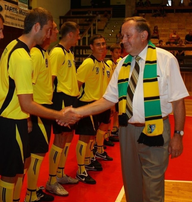 Prezes Klubu Sportowego Siara Tarnobrzeg Antoni Jakubowicz stwierdził, iż nadszedł już czas by pożegnał się z piłkarzami tarnobrzeskiego klubu.