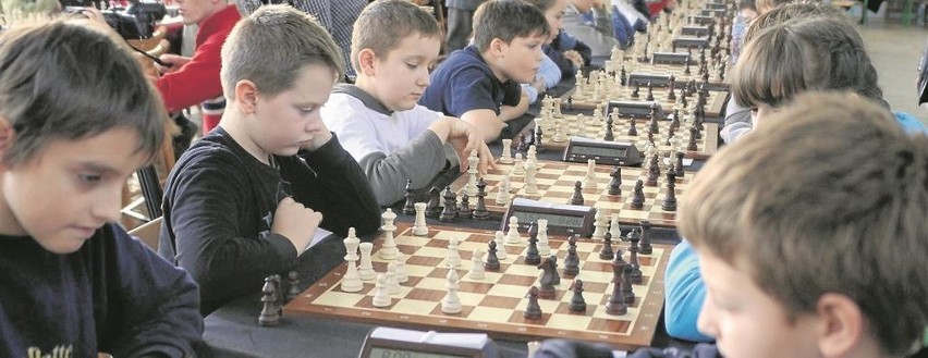 Łódzcy uczniowie lubią lekcje gry w szachy.